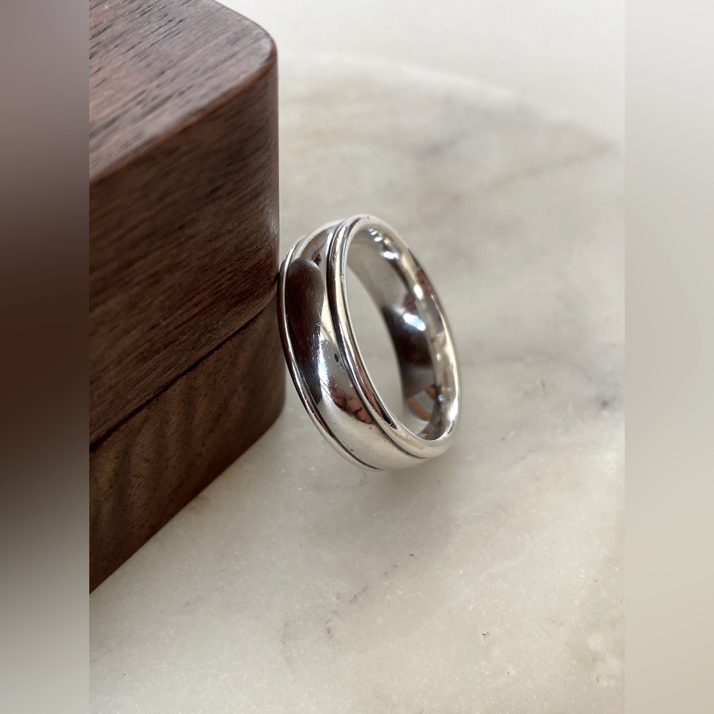 JAMES AVERY Regal wedding ring band